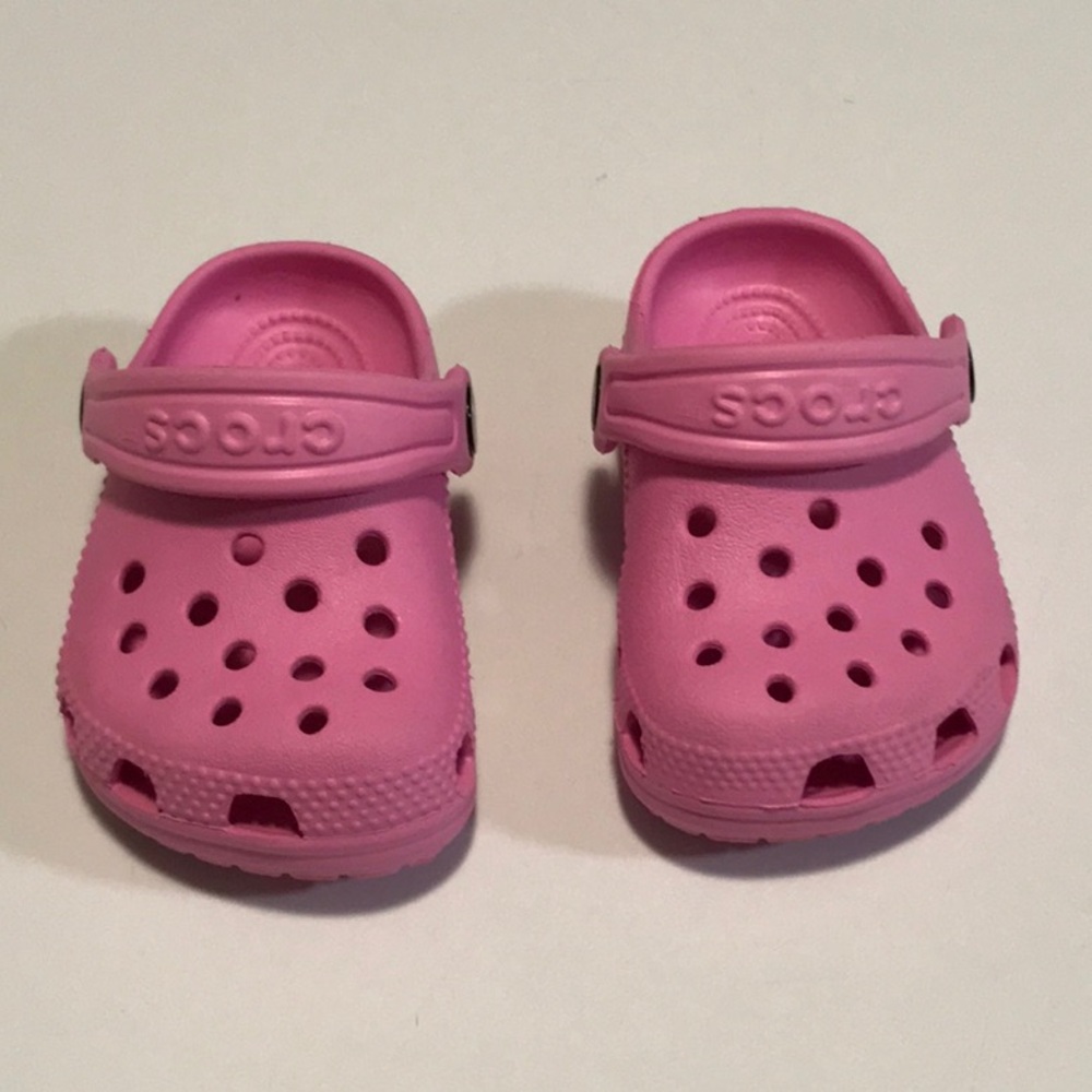 Preowned Toddler Pink classic CROCS - 2/3